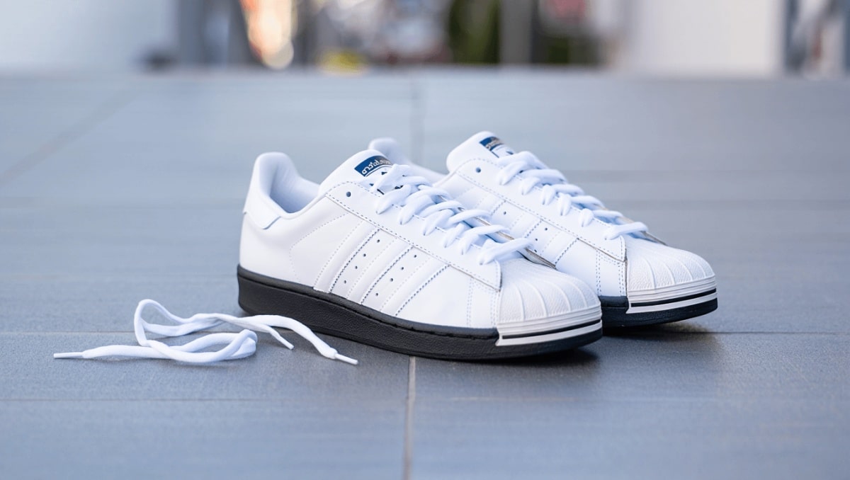 
     Adidas a mitad de precio: las zapatillas que más vamos a llevar en toda la temporada están rebajadas a mitad de precio   