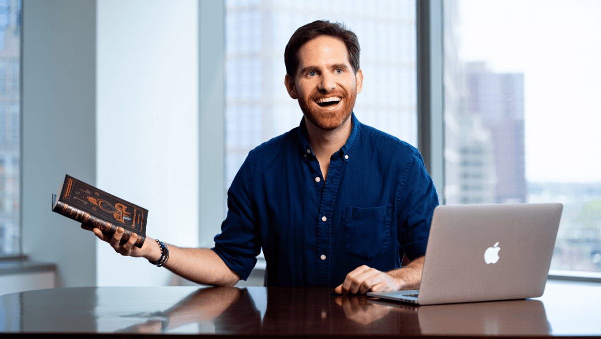 Apple le gana a Hollywood con los derechos de Cosmere de Brandon Sanderson: es históricoPor Pedro Noriega