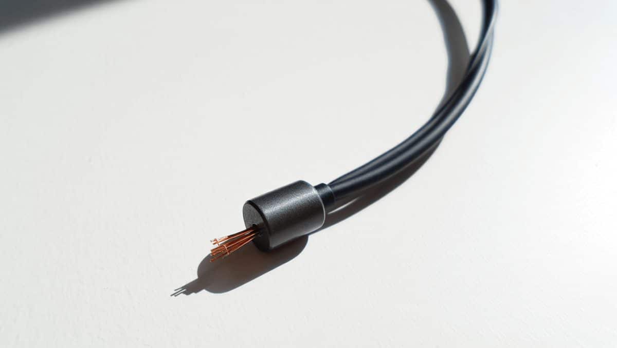 No es un adorno: hay una razón por la que algunos cables tienen un extraño cilindro