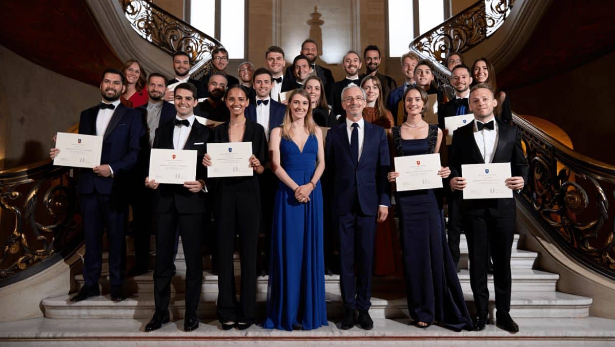 Tras el GOTY 2025, los creadores de Clair Obscur: Expedition 33 son nombrados caballeros de la Orden de las Artes y las Letras en Francia