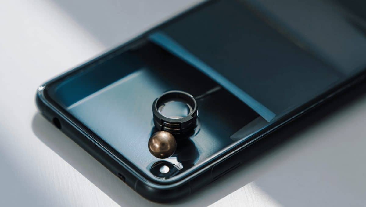 Por qué mi móvil suena como unas maracas: no está roto, es el estabilizador