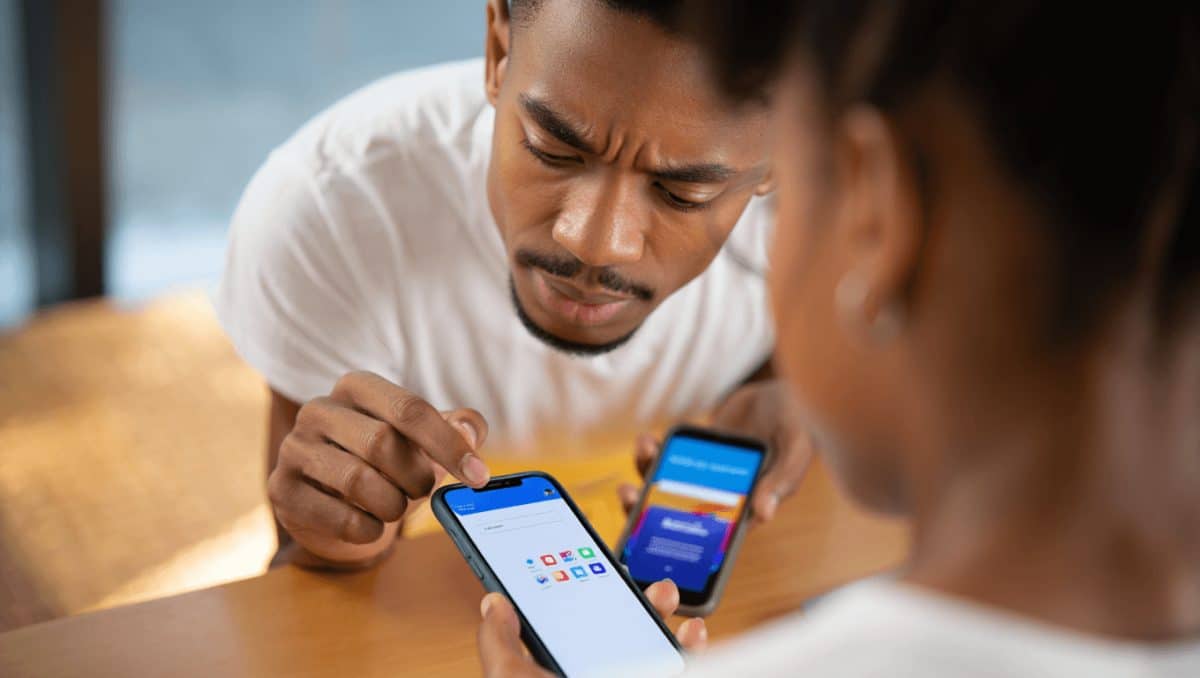 El primer paso para jubilar la Google Play lo ha dado Nothing. Su nueva app hace nuevas apps, sin bajarlas