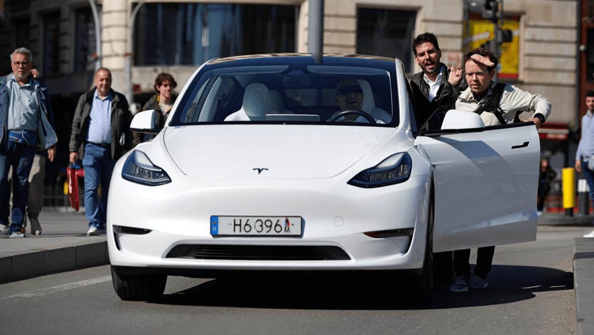 Ya hay coches autónomos de Tesla en España y el siguiente será Uber: quiere que sus robotaxis lleguen a su app en Madrid