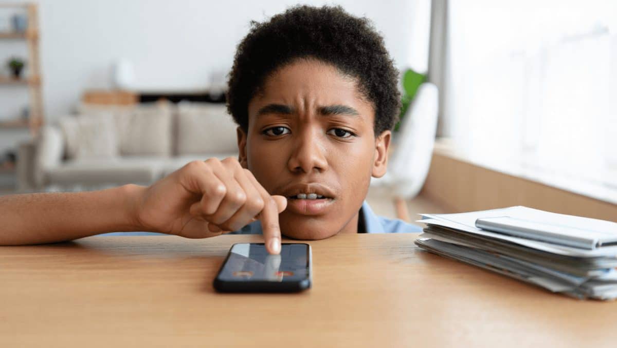 Hay una buena explicación si no te gusta recibir llamadas telefónicas: puedes tener miedo a perder el control, pero también a las estafas