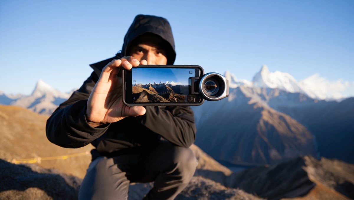 
     El teleobjetivo ha redefinido para siempre la fotografía móvil: el zoom óptico sirve para mucho más que ver cosas de lejos   
