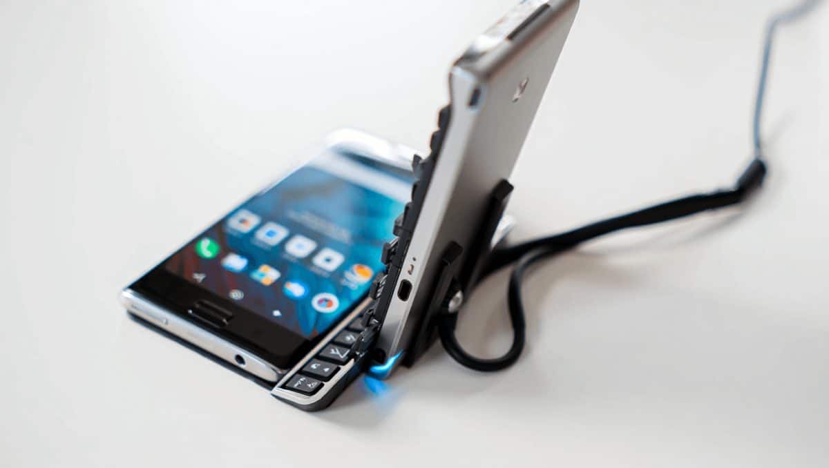 El accesorio que convierte tu móvil en una BlackBerry evoluciona: ahora es compatible con cualquier smartphone