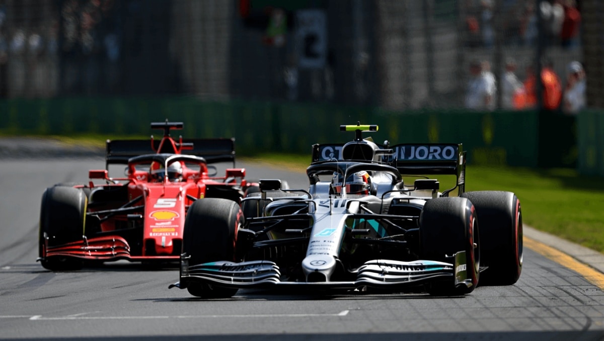 
     Una inteligencia artificial le ha ganado una carrera a un piloto de F1 por primera vez en la historia. Podría cambiar el futuro de los coches autónomos   
