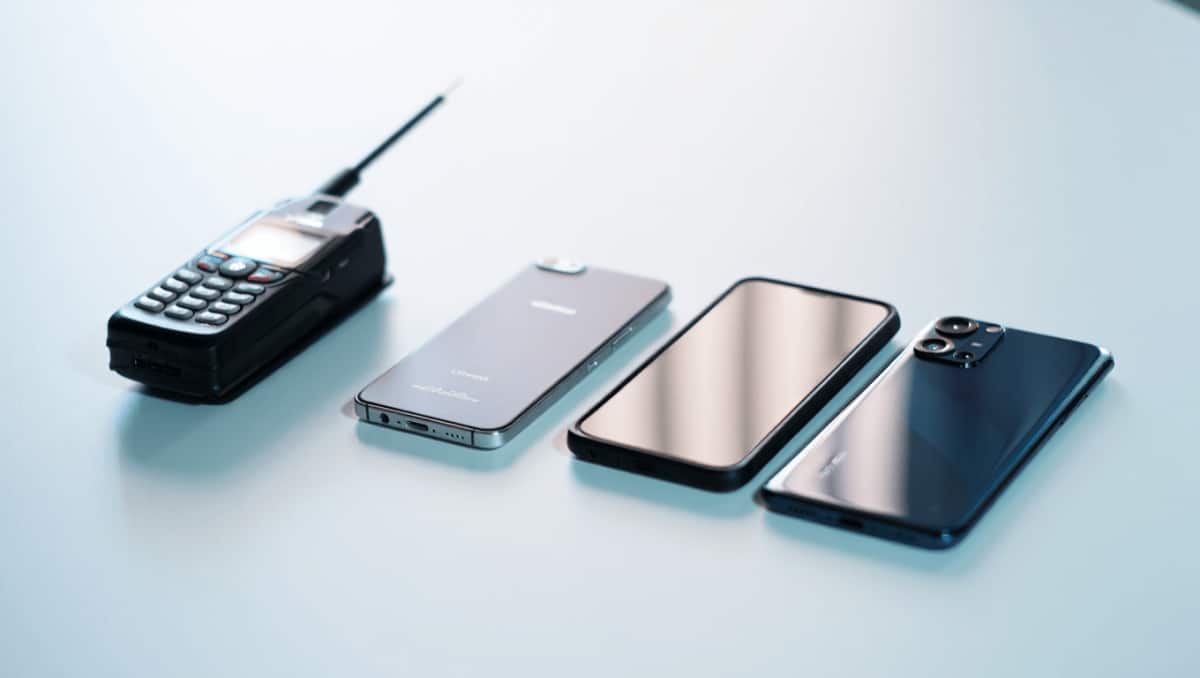 
     Cuando los móviles tenían antenas extraíbles: así ha evolucionado la conectividad   