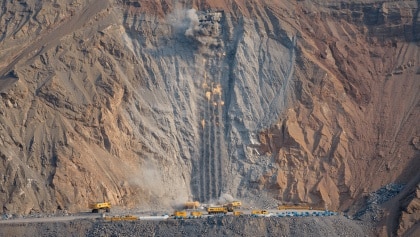 En China se han hartado de excavar túneles: ahora cortan montañas por la mitad