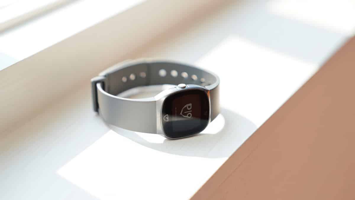 
     El principio del fin de las pantallas. Fitbit Air es la nueva pulsera de Google al estilo Whoop sin pantalla ni botones   
