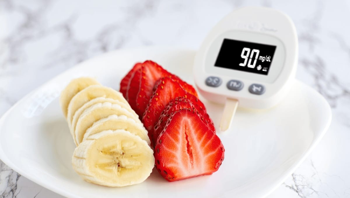 Fresas o plátanos: ¿Qué fruta es mejor para el azúcar en la sangre y la energía?