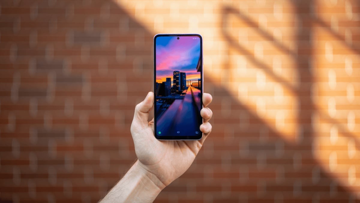 El móvil calidad-precio que compraría si buscara algo compacto: es de Samsung y tiene un preciazo