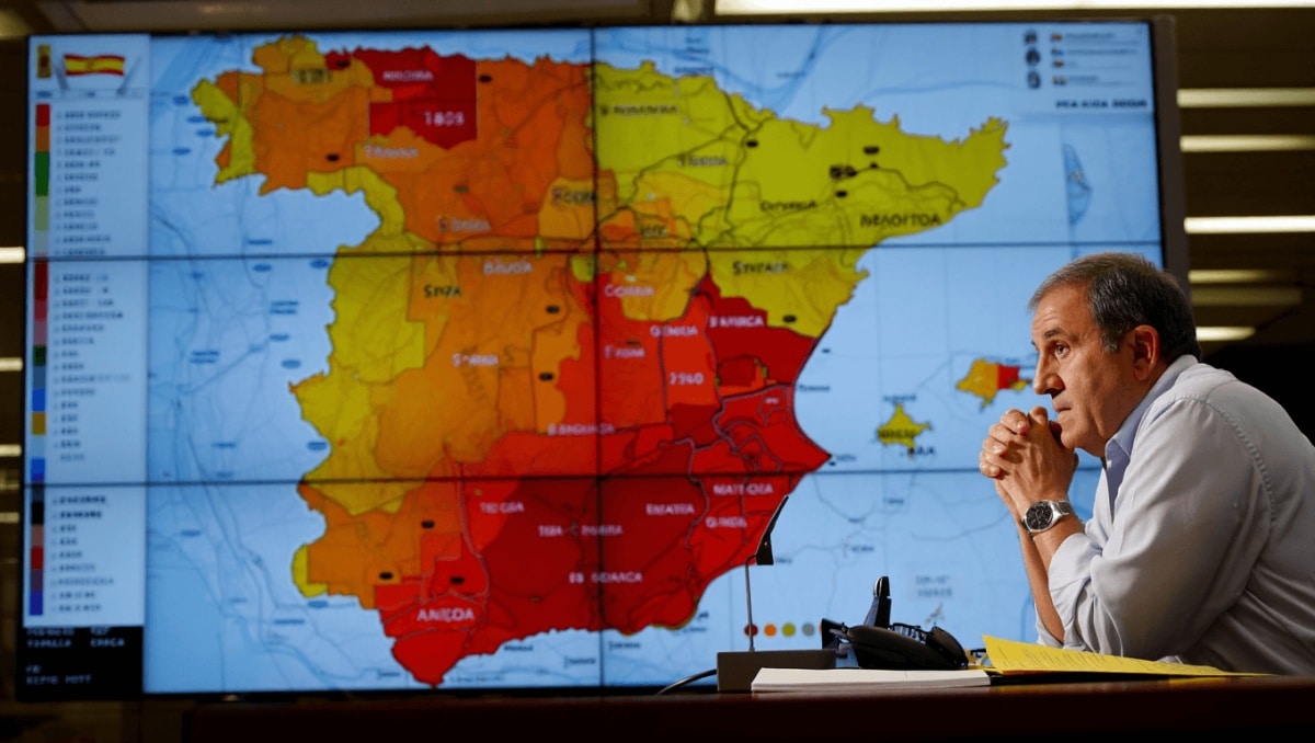 
     Sanidad divide España en 182 zonas climáticas frente al calor extremo: así puedes saber el nivel de riesgo en tu municipio   