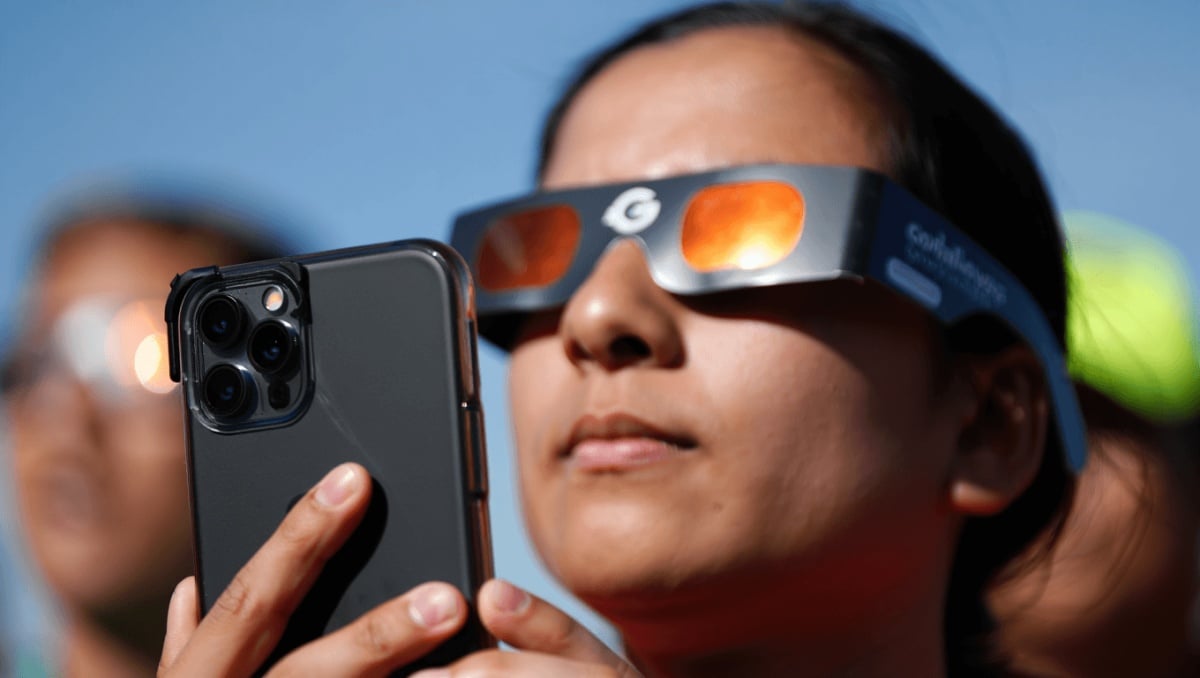 El 15 de julio llegan a Aldi las gafas homologadas para el eclipse solar. Cuestan poco más de un euro y también protegen tu móvil