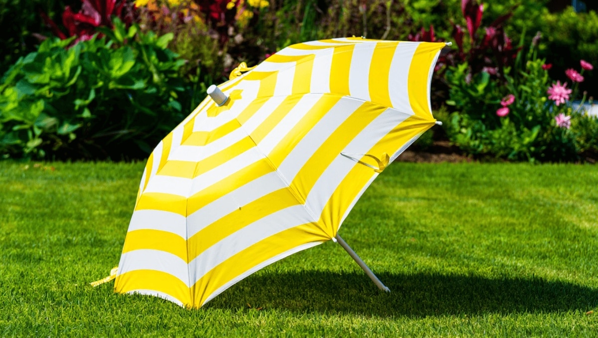 Adiós al calor en el jardín: Ikea rebaja la sombrilla lavable y fácil de abrir que necesitas para lo que queda de verano