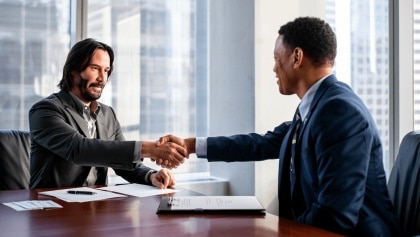 Keanu Reeves no quiere que lo sepas, pero no para de renunciar a morteradas de dinero para que a otros les vaya mejor