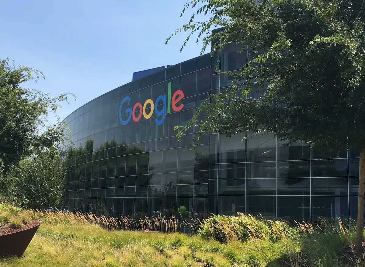 Google TV permite guardar y descargar películas para verlas sin conexión