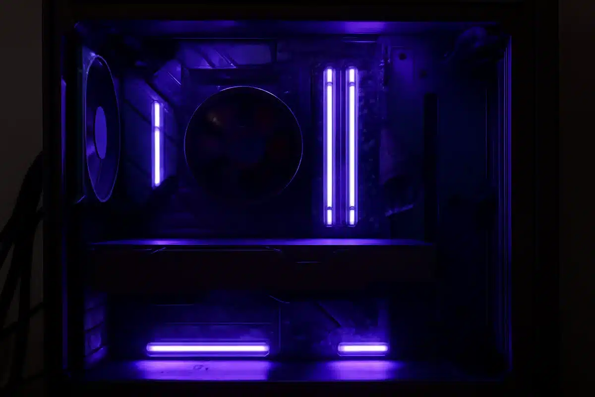 Cómo controlar y sincronizar el RGB de los componentes de tu PC con OpenRGB, iCUE y