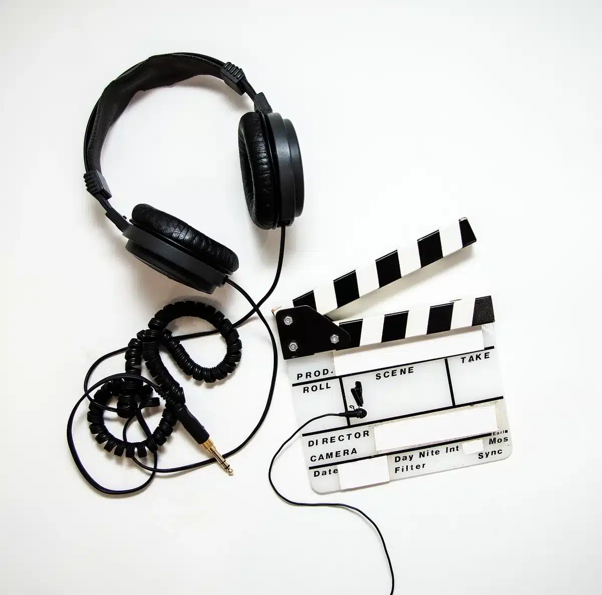 Equipo de estudio de animaci&oacute;n trabajando en producci&oacute;n