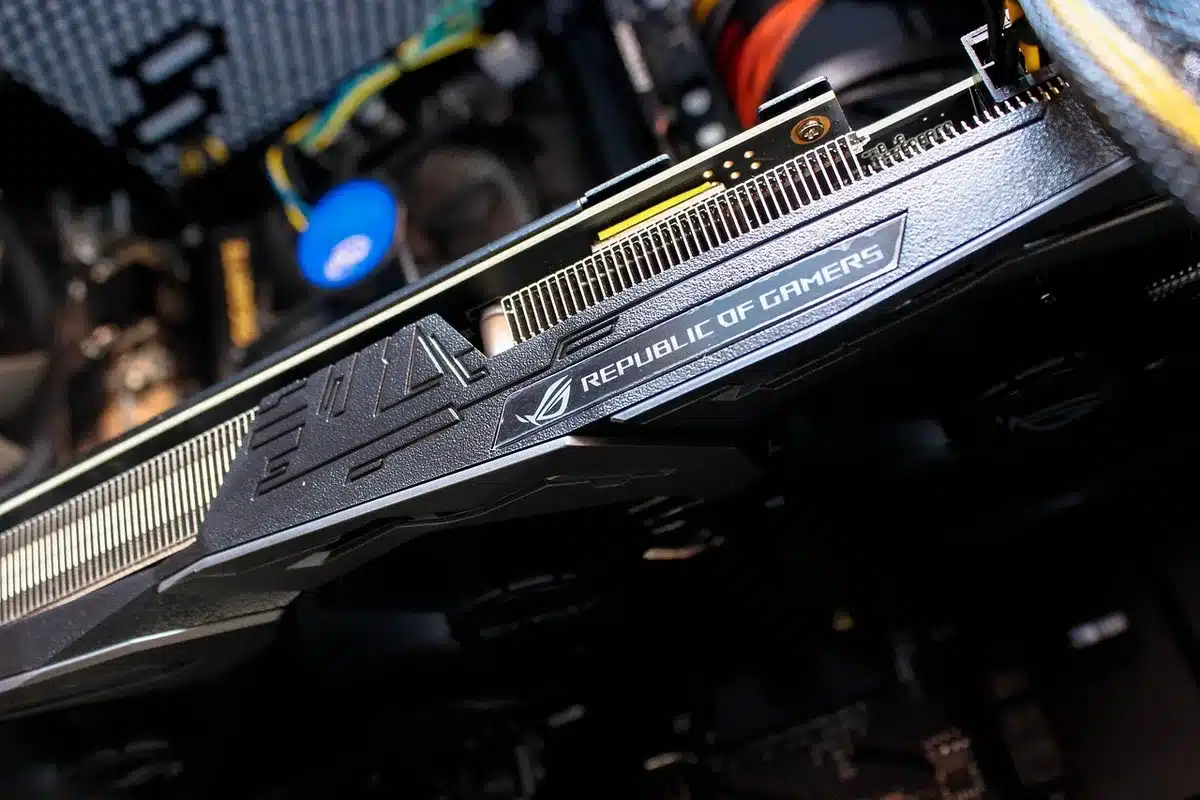 Split-screen comparison showing a laptop GPU chip under magnification on one side and integrated graphics architecture on the other, with performance bars overlaid, illustrating the technical difference in capability