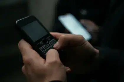 Teléfonos táctiles vuelven a imponerse: quienes los rechazaron hace 20 años ahora los prefieren