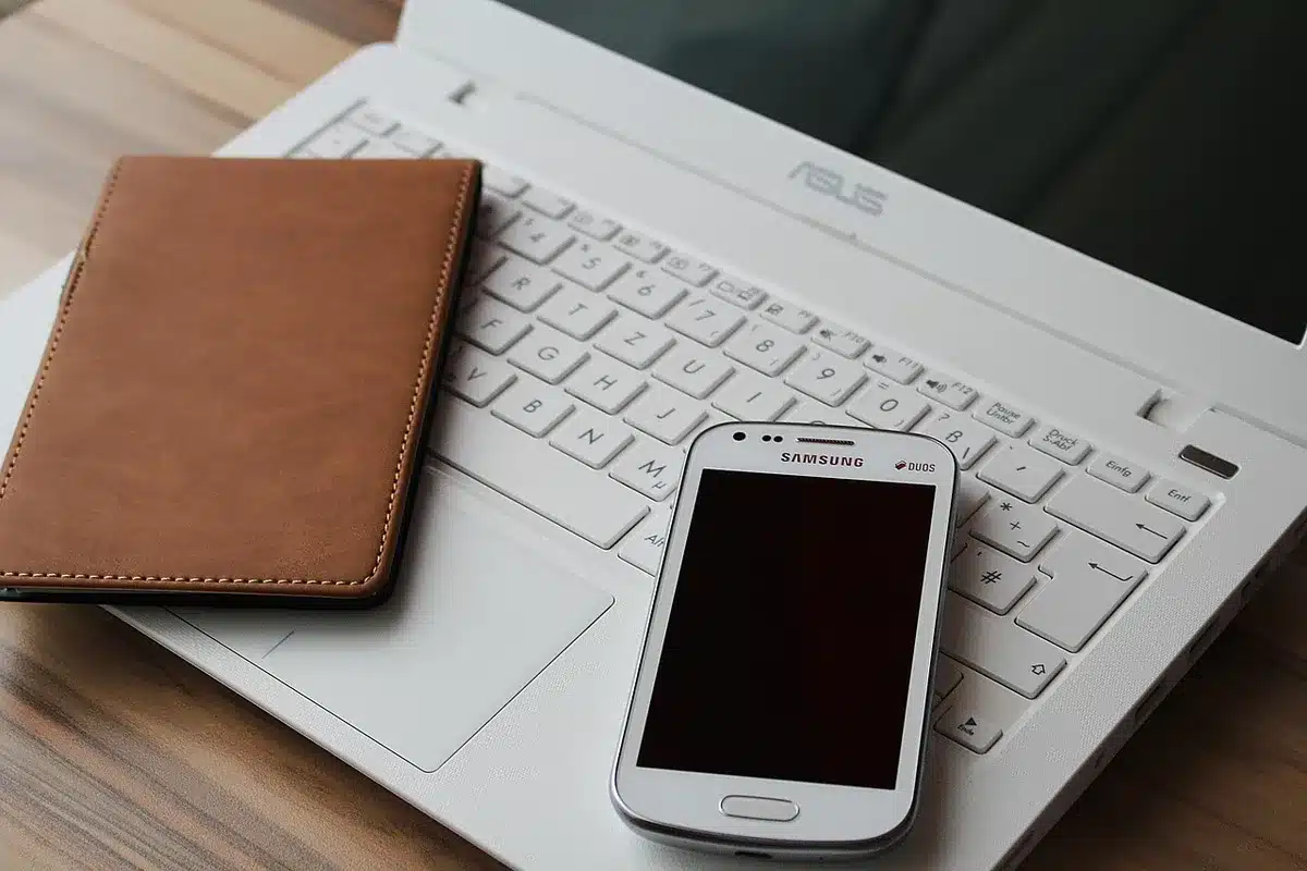 Empty smartphone home screen with blurred app icons and a padlock symbol on one icon, no logos or faces
