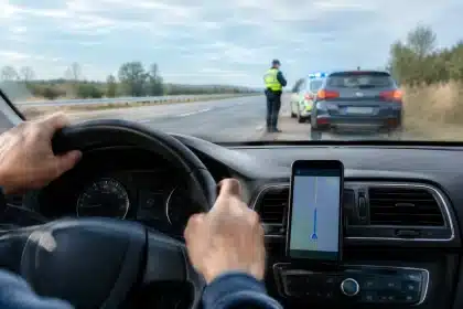 DGT endurece controles por uso del móvil en carretera: multas y pérdida de puntos