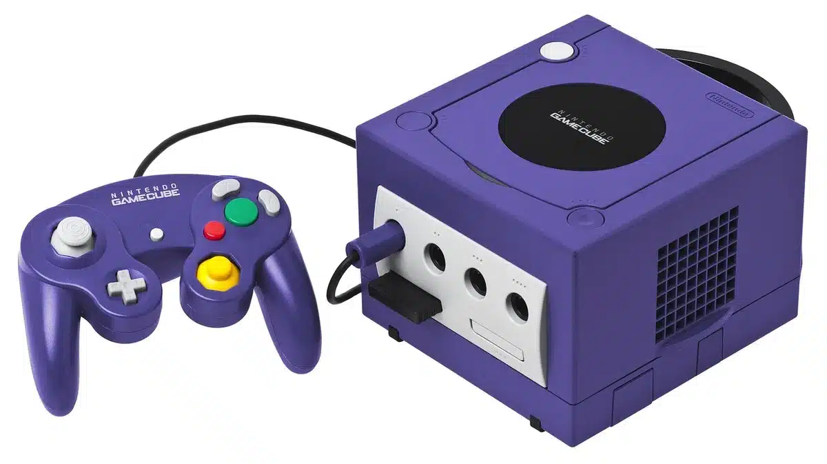 Caja genérica de colección de juegos junto a una consola portátil