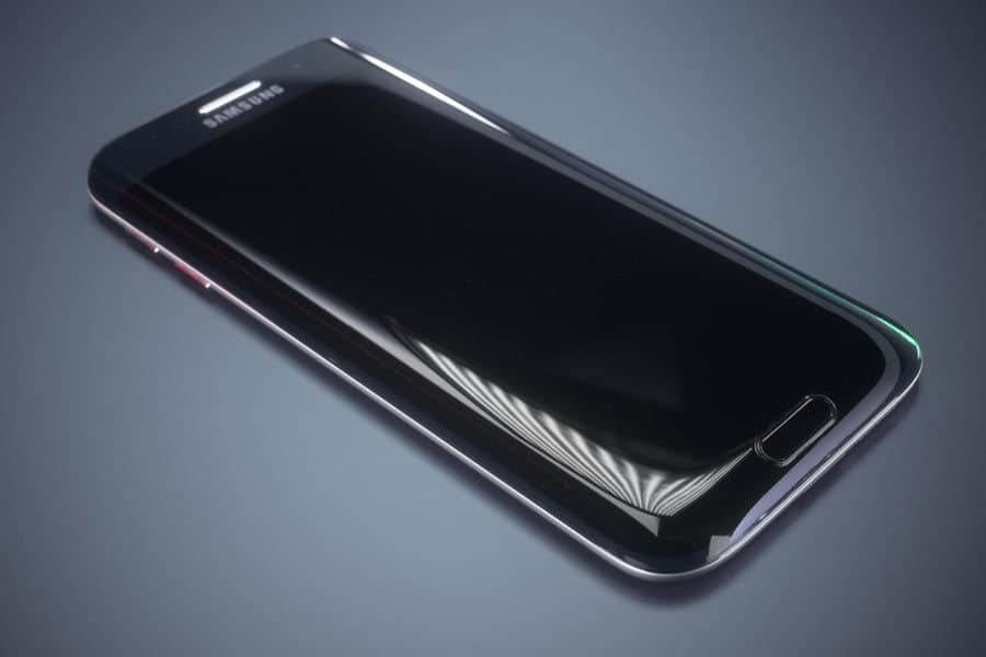 Samsung Galaxy S7 y S7 Edge posan para la cámara
